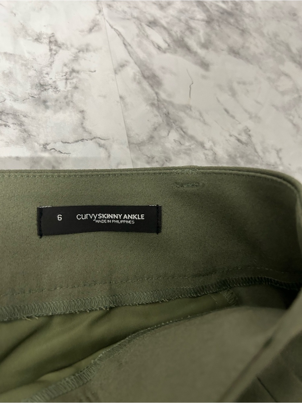 LOFT curvy Olive Green Cropped Straight-Leg Pants
7 - Picture 7 of 8